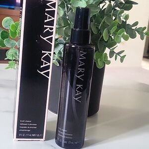 Mary kay Brush Cleaner